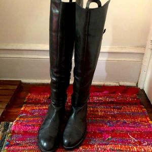 Knee covering boots Charles David made in Italy size 8.5
